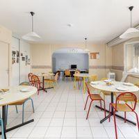 Château - 3 706 m² - 13 pièces