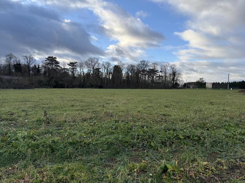 Terrain constructible - 1 018 m²