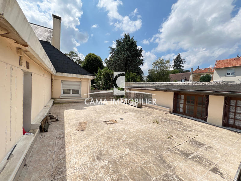 Maison - 349 m² - 10 pièces