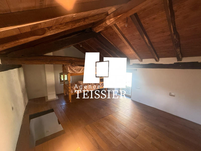 Maison - 250 m² - 7 pièces