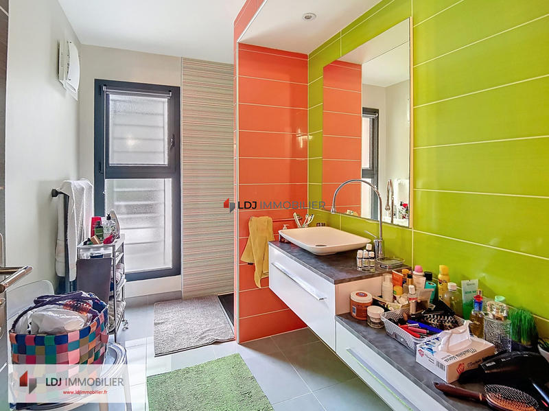 Maison - 260 m² - 6 pièces