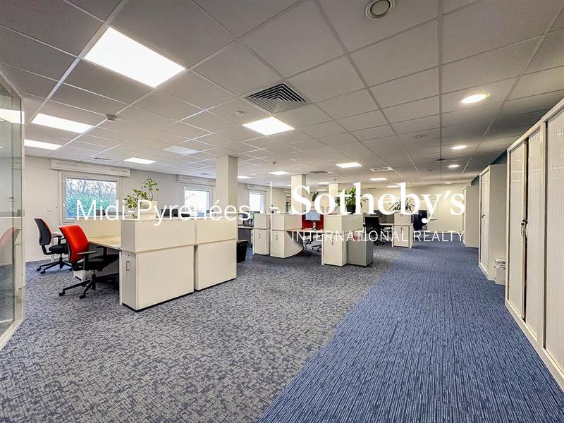 Immeuble - 4 564 m²