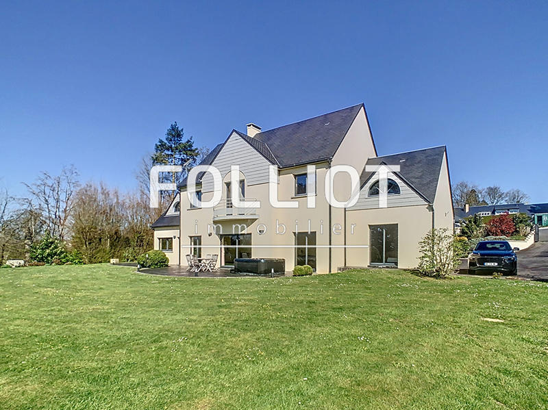 Maison - 300 m² - 8 pièces