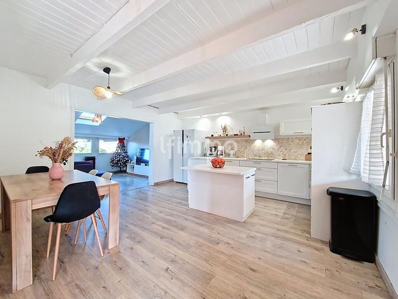 Maison - 80 m² - 3 pièces