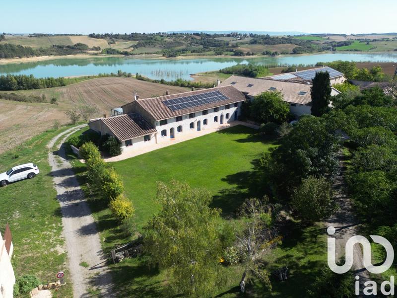 Maison - 1 828 m² - 50 pièces