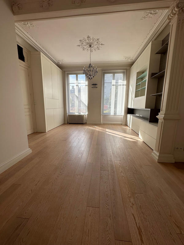 Maison - 370 m² - 11 pièces