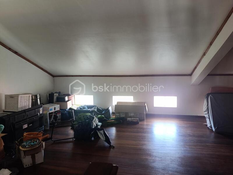 Maison - 217 m² - 8 pièces