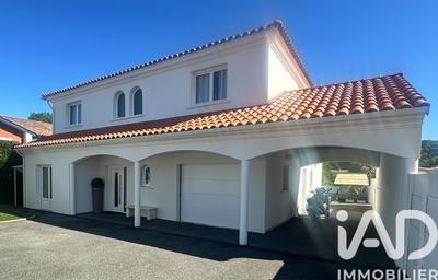 Maison - 328 m² - 6 pièces