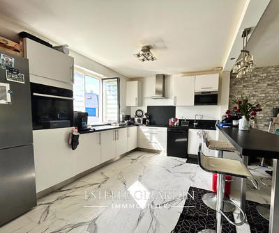 Maison - 93 m² - 4 pièces