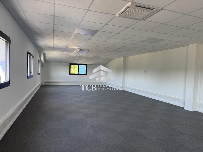 Local d'activités - 2 620 m²