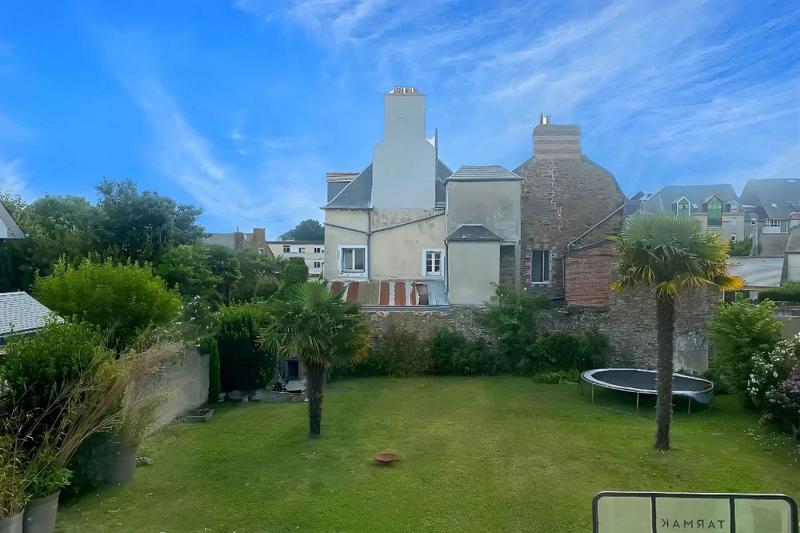 Demeure - 234 m² - 10 pièces