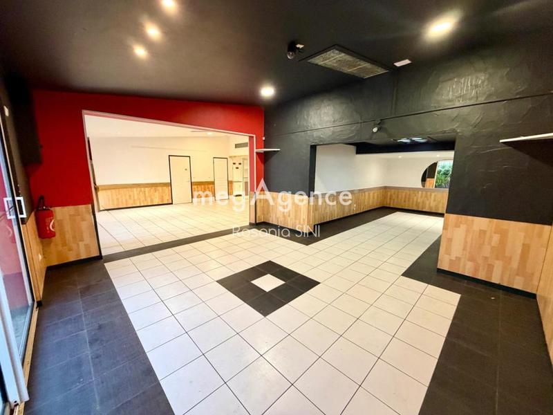 Local commercial - 5 pièces