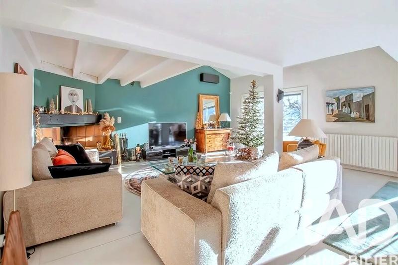 Maison - 243 m² - 9 pièces