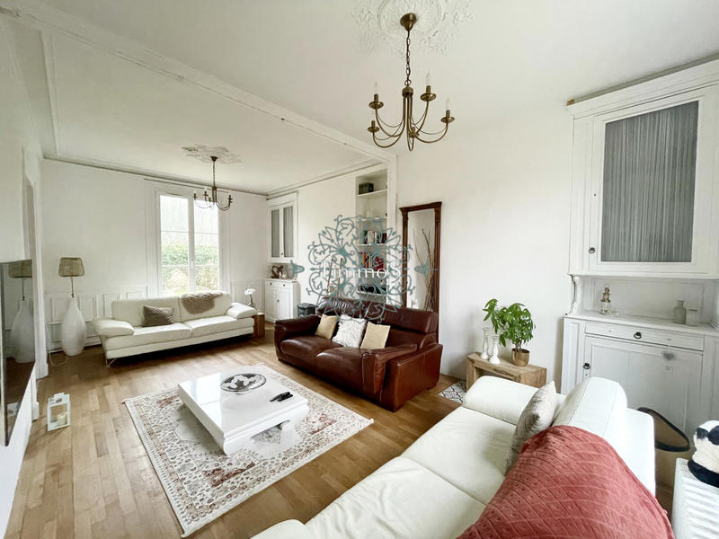 Propriété - 198 m² - 10 pièces