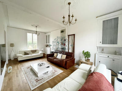 Propriété - 198 m² - 10 pièces