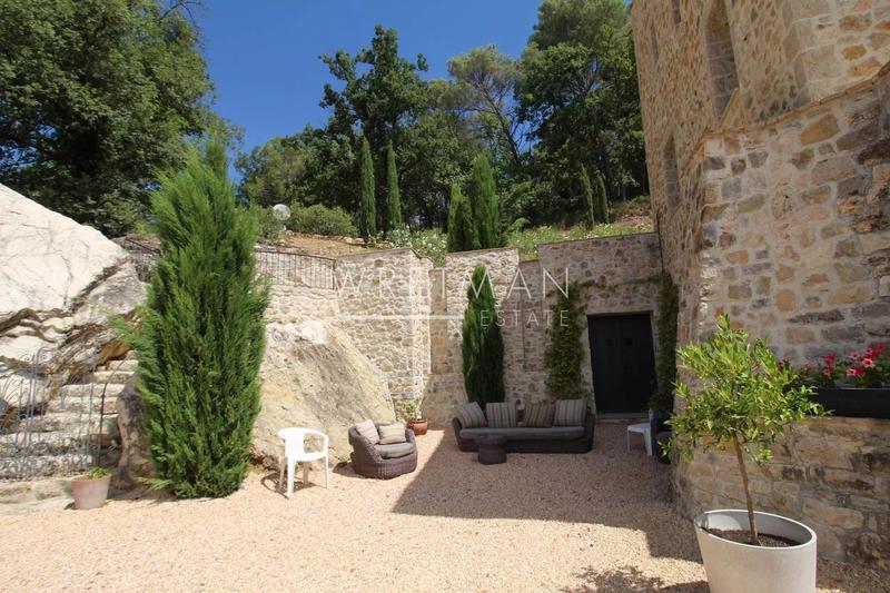 Mas - 345 m² - 6 pièces