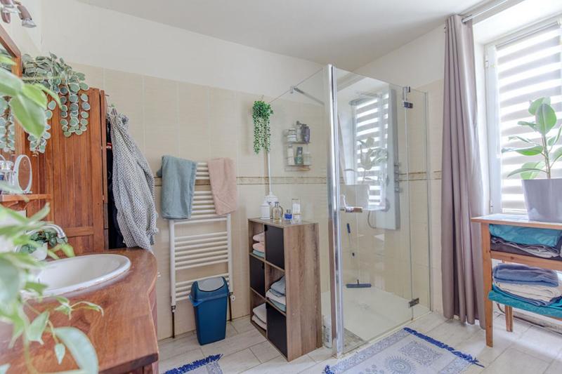 Maison - 210 m² - 9 pièces