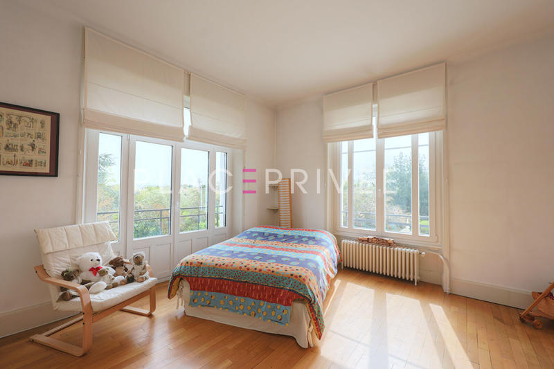 Maison - 320 m² - 10 pièces