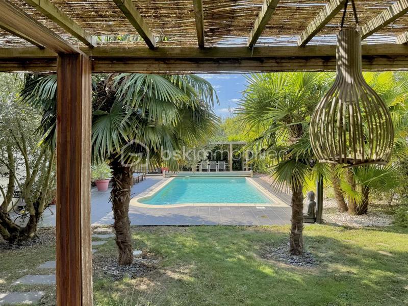 Maison - 250 m² - 8 pièces