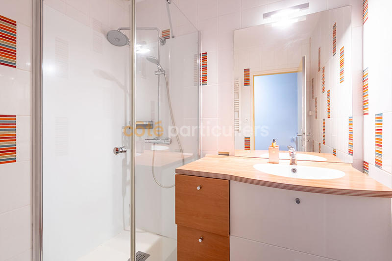 Maison - 225 m² - 8 pièces