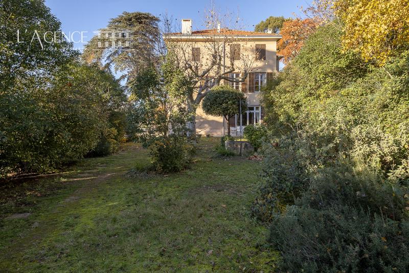 Maison - 229 m² - 8 pièces