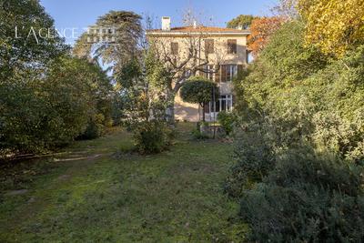 Maison - 229 m² - 8 pièces