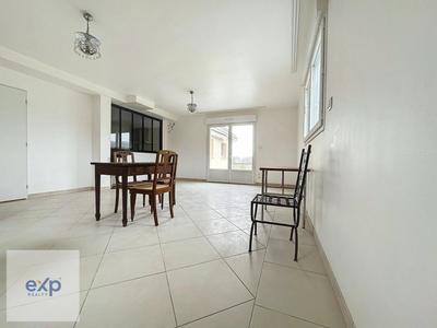 Maison - 234 m² - 10 pièces