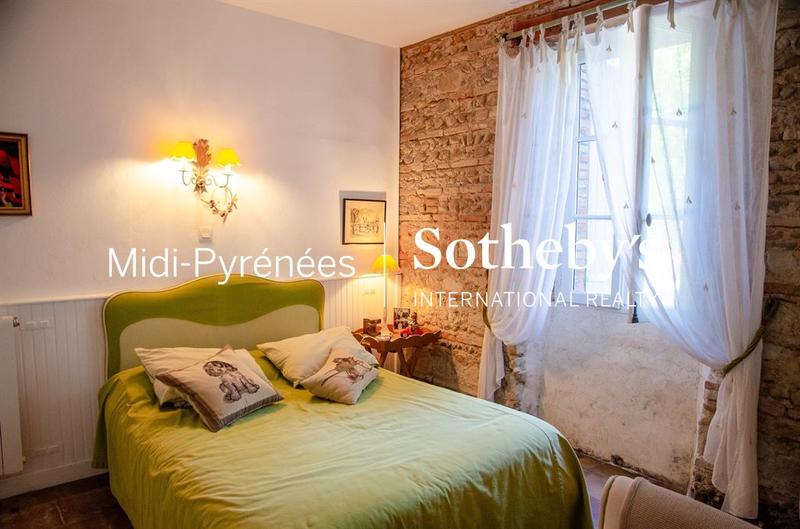 Maison - 300 m² - 11 pièces