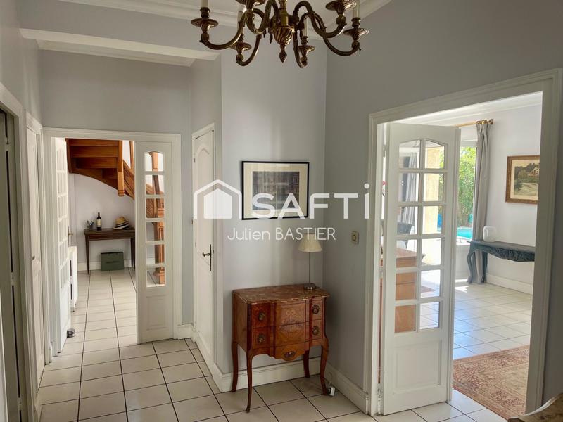 Villa - 200 m² - 6 pièces