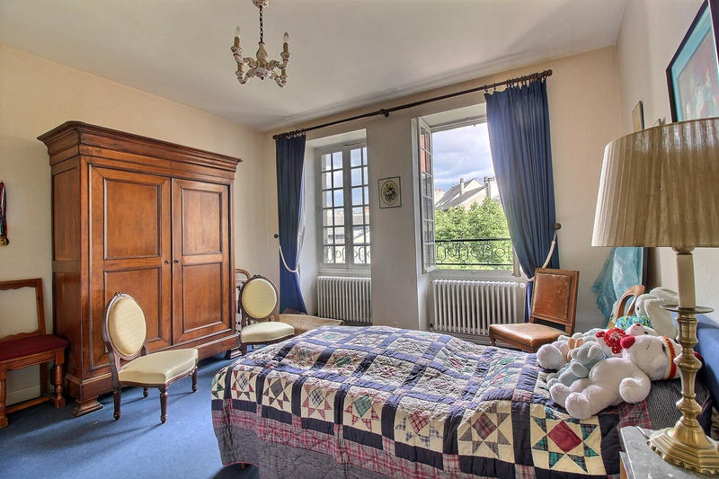 Maison - 230 m² - 7 pièces