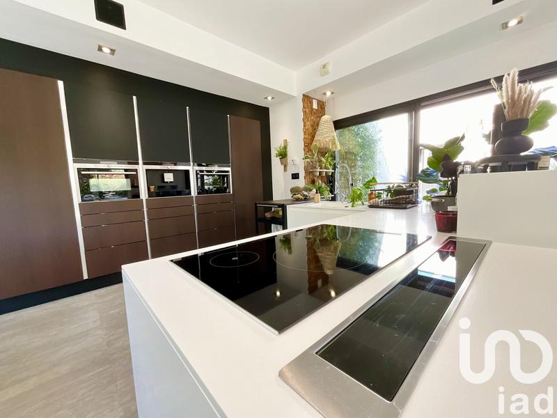 Maison - 218 m² - 6 pièces