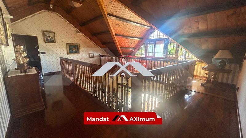 Maison - 250 m² - 7 pièces