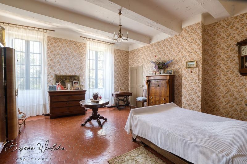 Mas - 400 m² - 14 pièces