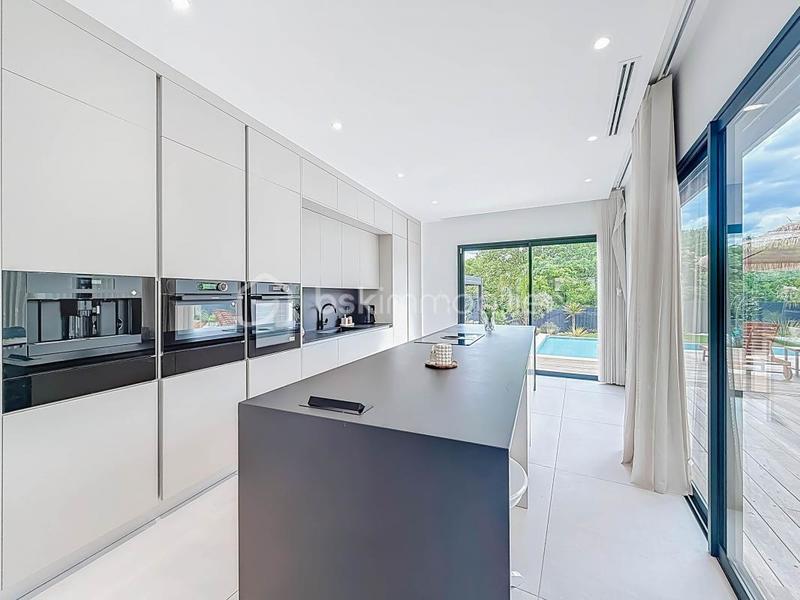 Maison - 213 m² - 6 pièces