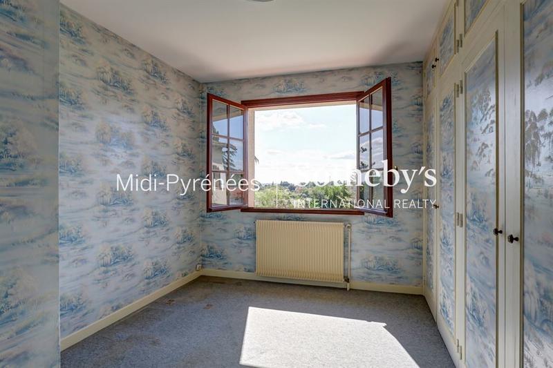 Maison - 242 m² - 6 pièces