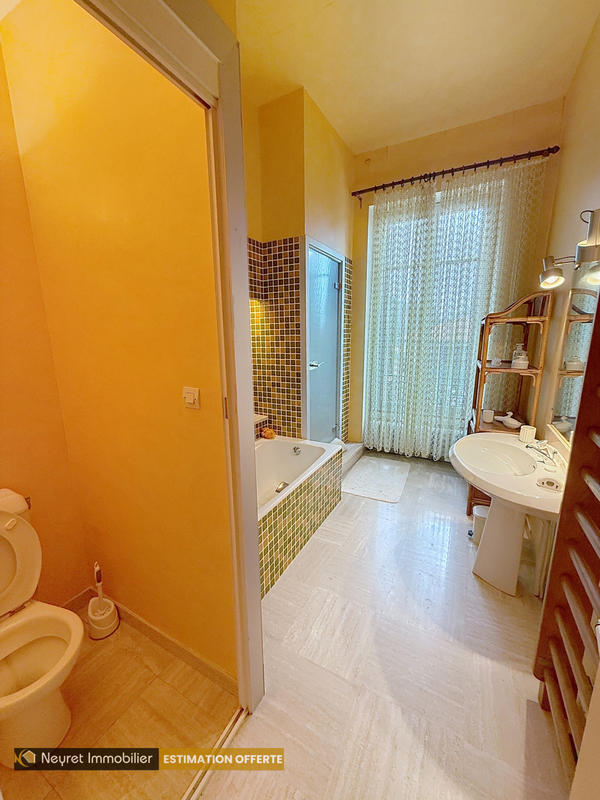 Propriété - 360 m² - 12 pièces