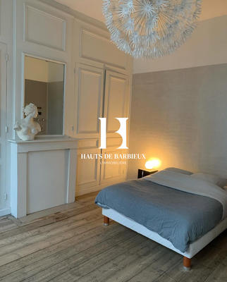 Maison - 234 m² - 9 pièces