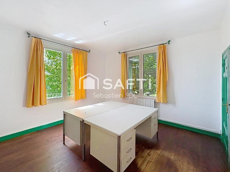 Propriété - 220 m² - 9 pièces