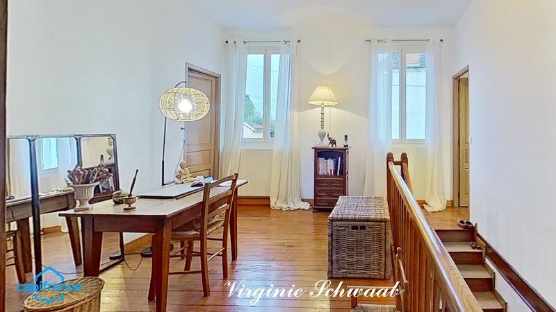 Maison - 261 m² - 7 pièces