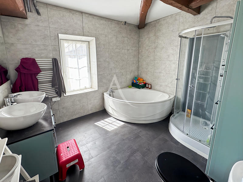 Maison - 270 m² - 8 pièces