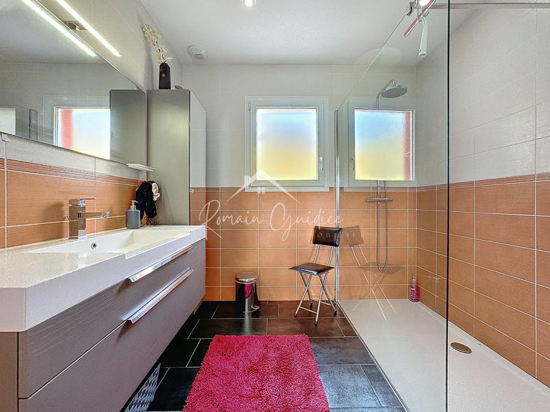 Villa - 140 m² - 5 pièces