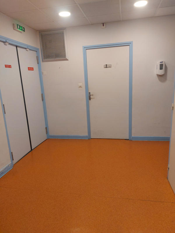 Maison - 1 083 m² - 44 pièces