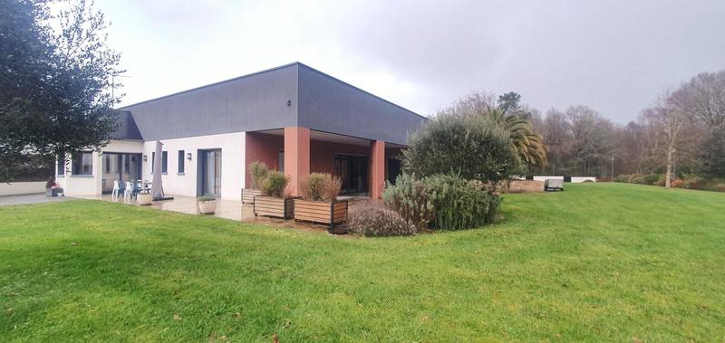 Maison - 320 m² - 10 pièces