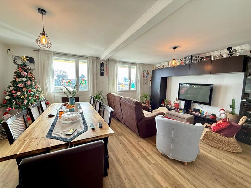 Appartement - 97 m² - 5 pièces