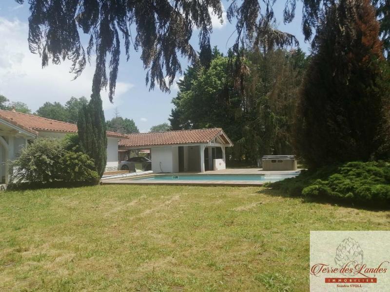 Maison - 180 m² - 8 pièces