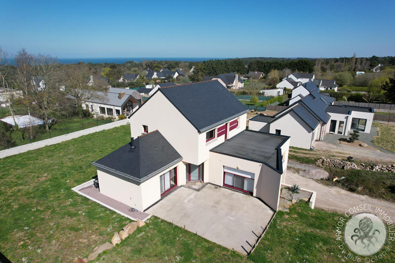 Maison - 203 m² - 6 pièces