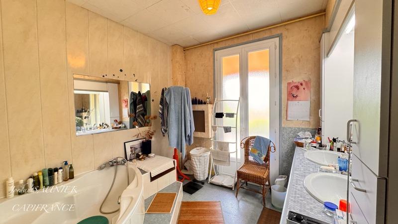 Maison - 230 m² - 10 pièces