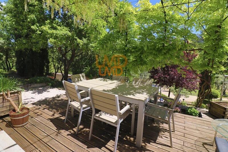 Propriété - 342 m² - 12 pièces