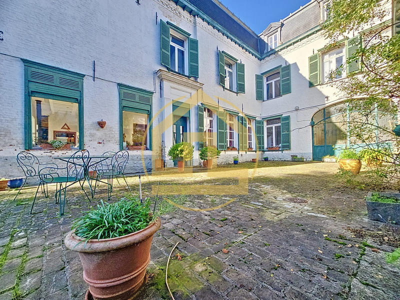 Maison - 430 m² - 13 pièces