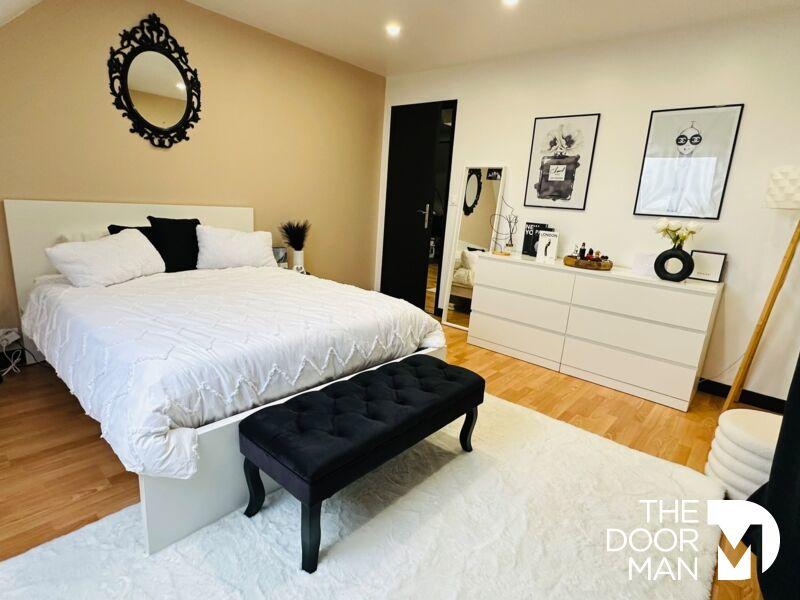 Demeure - 255 m² - 6 pièces